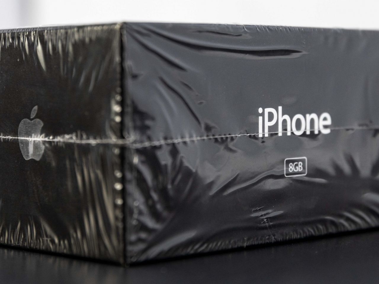 未開封の初代「iPhone」、約850万円で落札 - CNET Japan